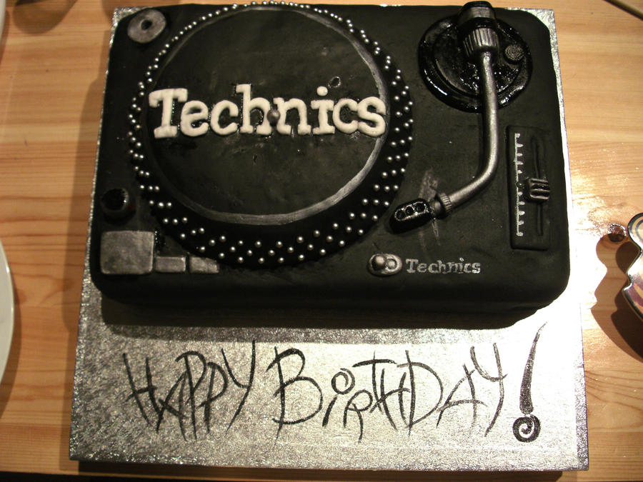 technics_turntable_cake_by_gertygetsgangster.jpg