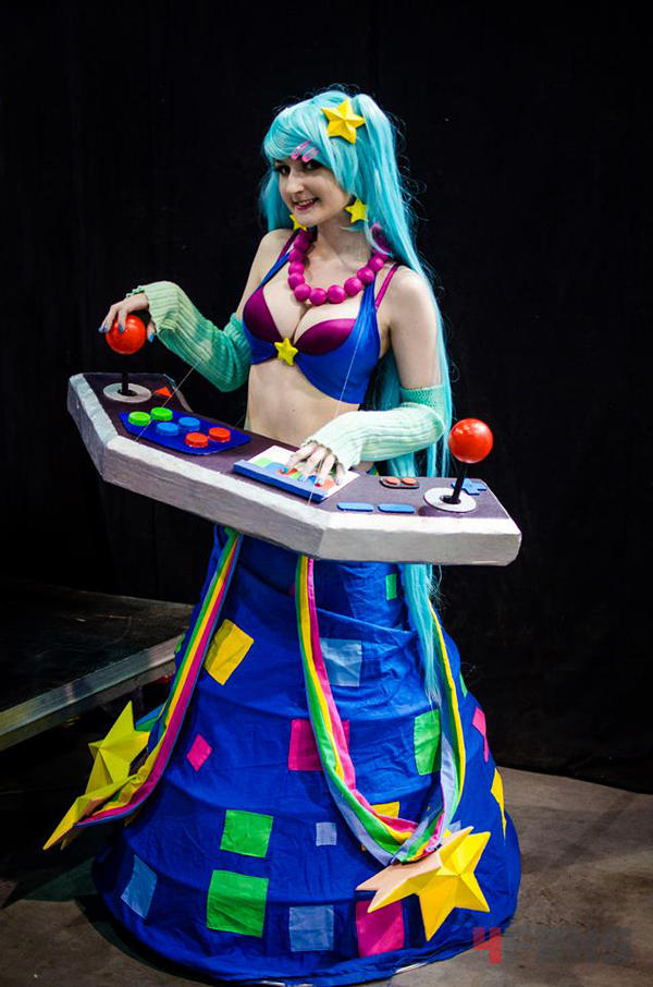 League of legends sona cosplay